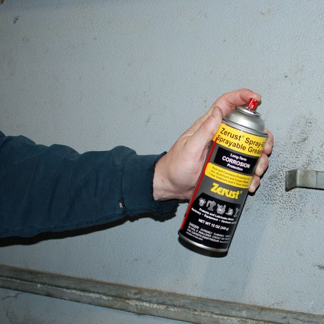 ZerustSpray G_SprayableGrease_Application_resized